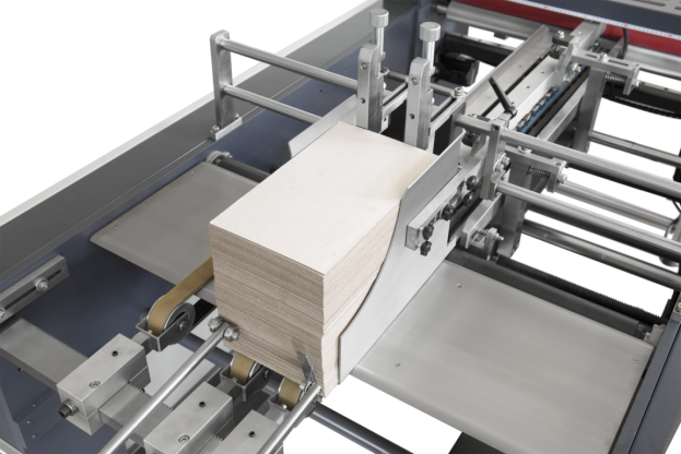 Automatischer Karton -Rillenmaschine für starre Box -Herstellungslösung