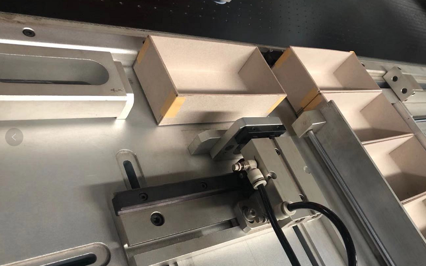 Boxpositionierungsmaschine