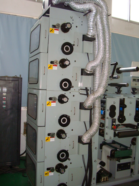 Flexo-Druckmaschine mit drei Stanzgeräten Modell LRY-320/450