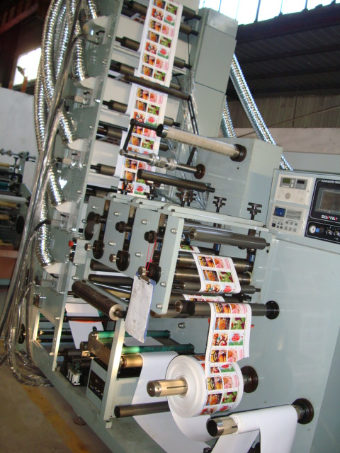 Flexo-Druckmaschine mit drei Stanzgeräten Modell LRY-320/450